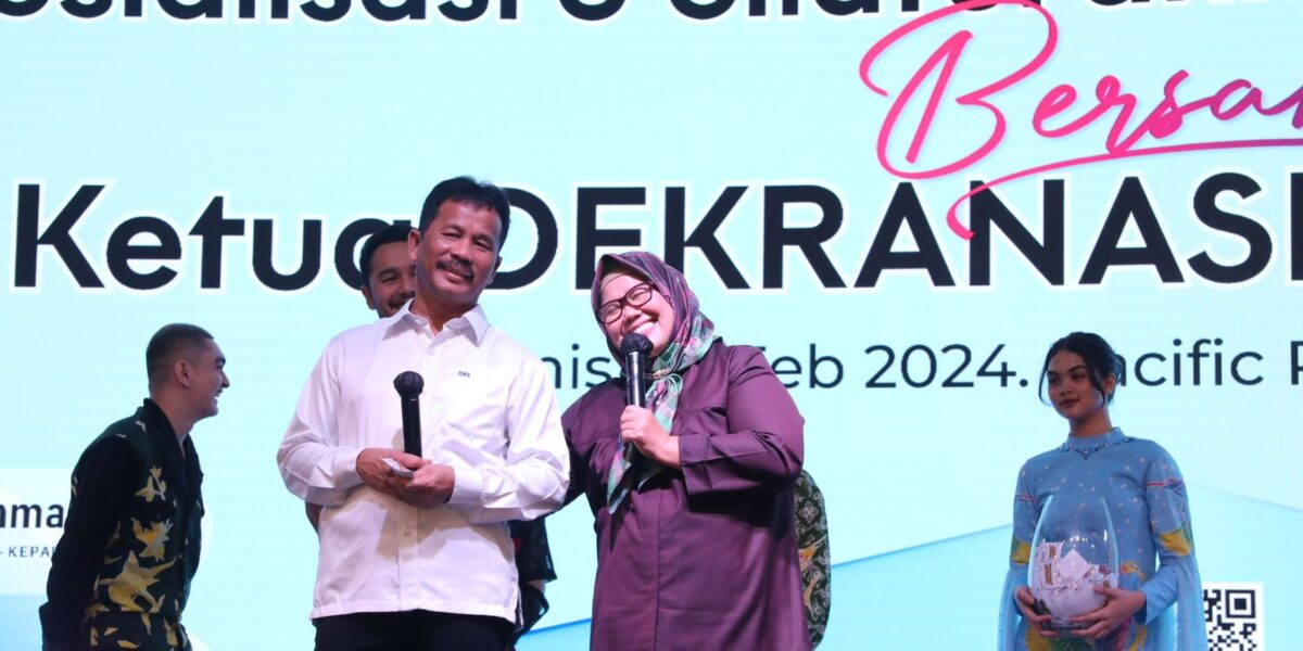 Kepala BP Batam HM Rudi dan Marlin Agustina (istri)