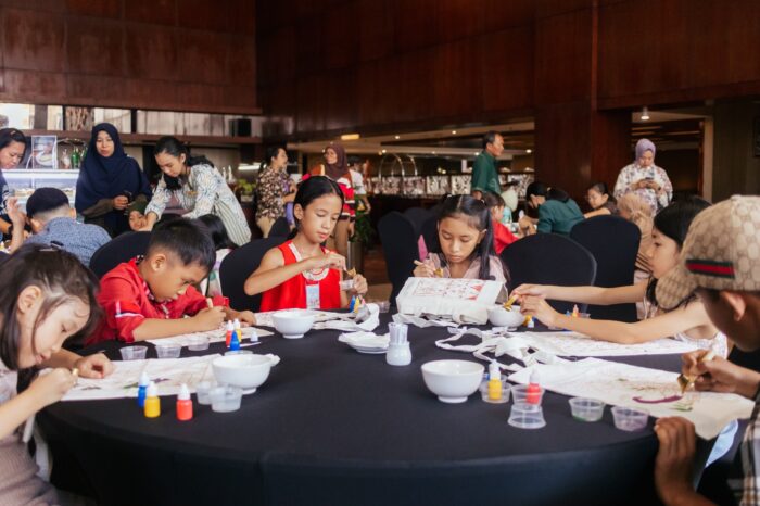 Swiss Belhotel Harbour Bay Batam Ramaikan Hari Kartini dengan Kegiatan Membatik