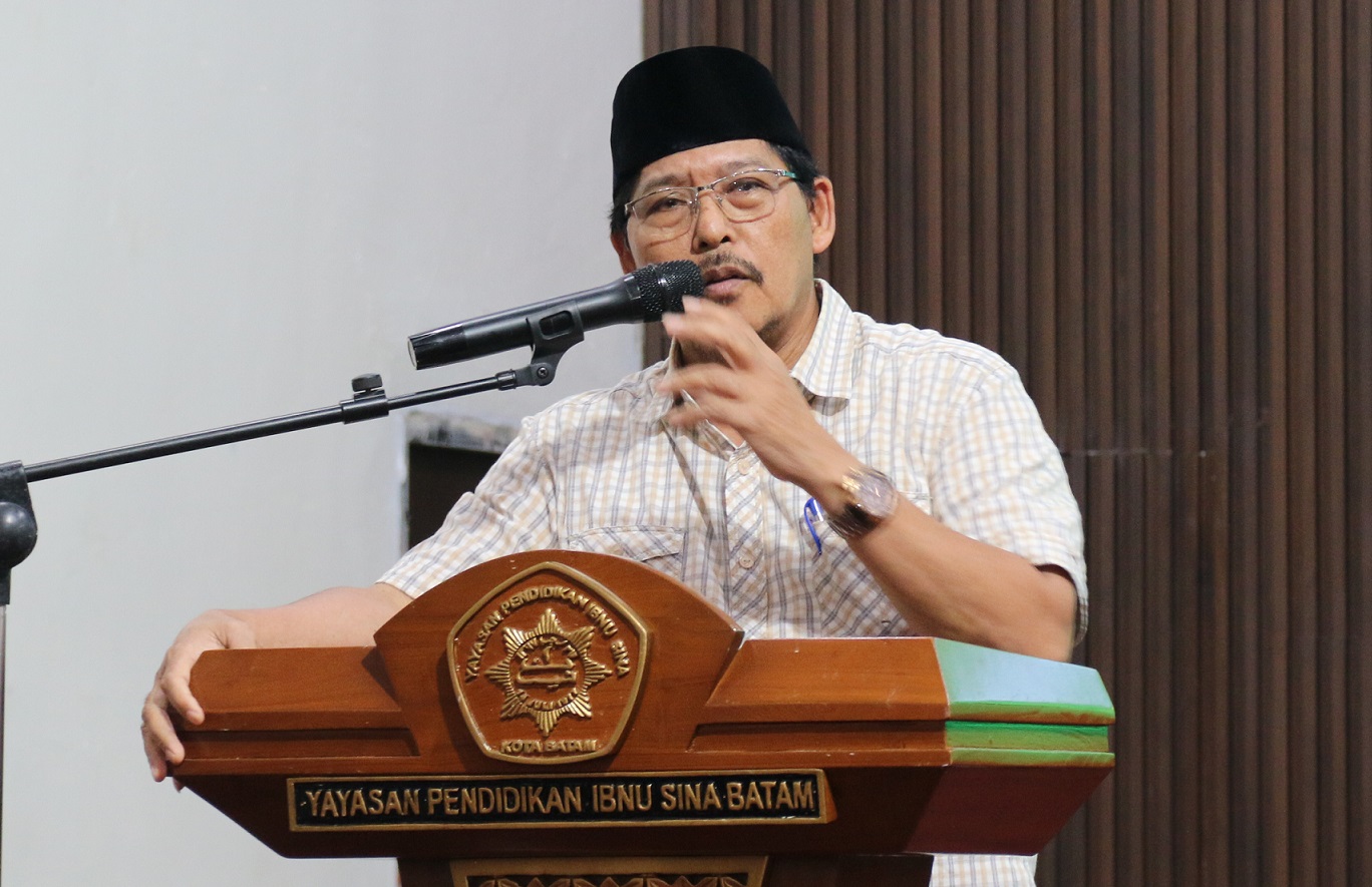 Rektor Universitas Ibnu Sina Batam Larisang Buka Upgrading Kepemimpinan Mahasiswa